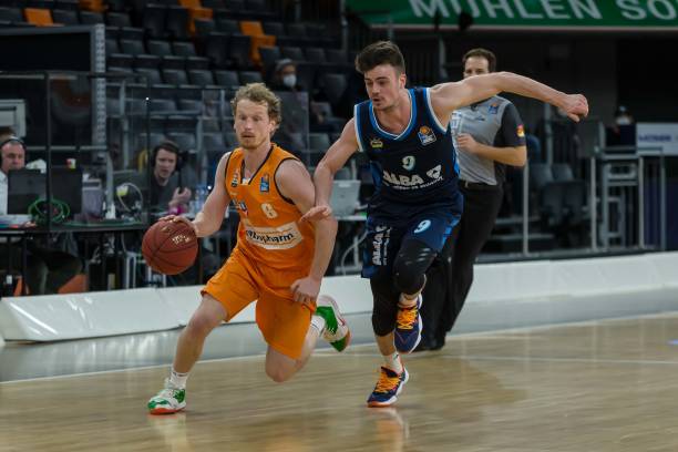 场上频频展 场上频频展